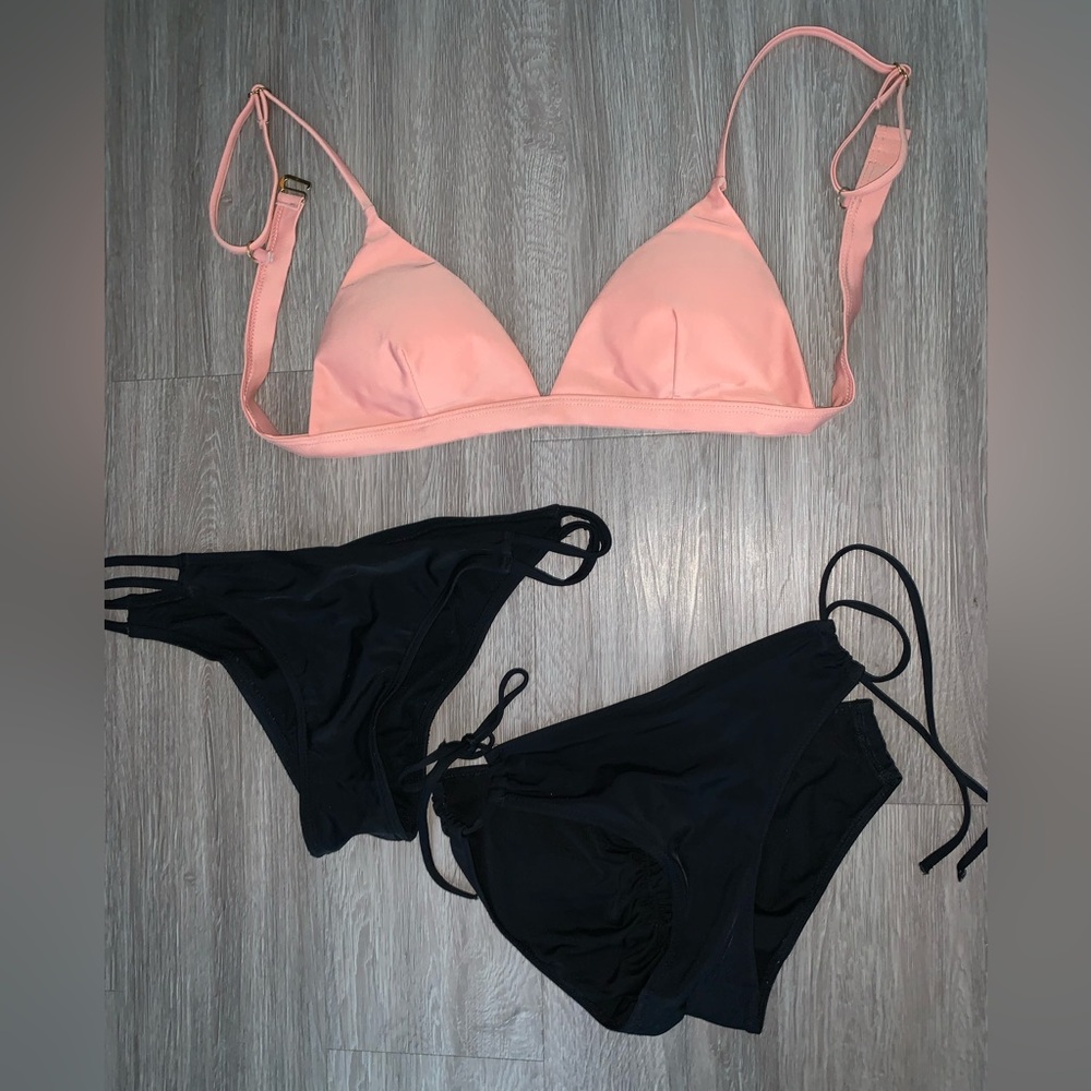 Women's | size medium | top and two black bottoms 🙂